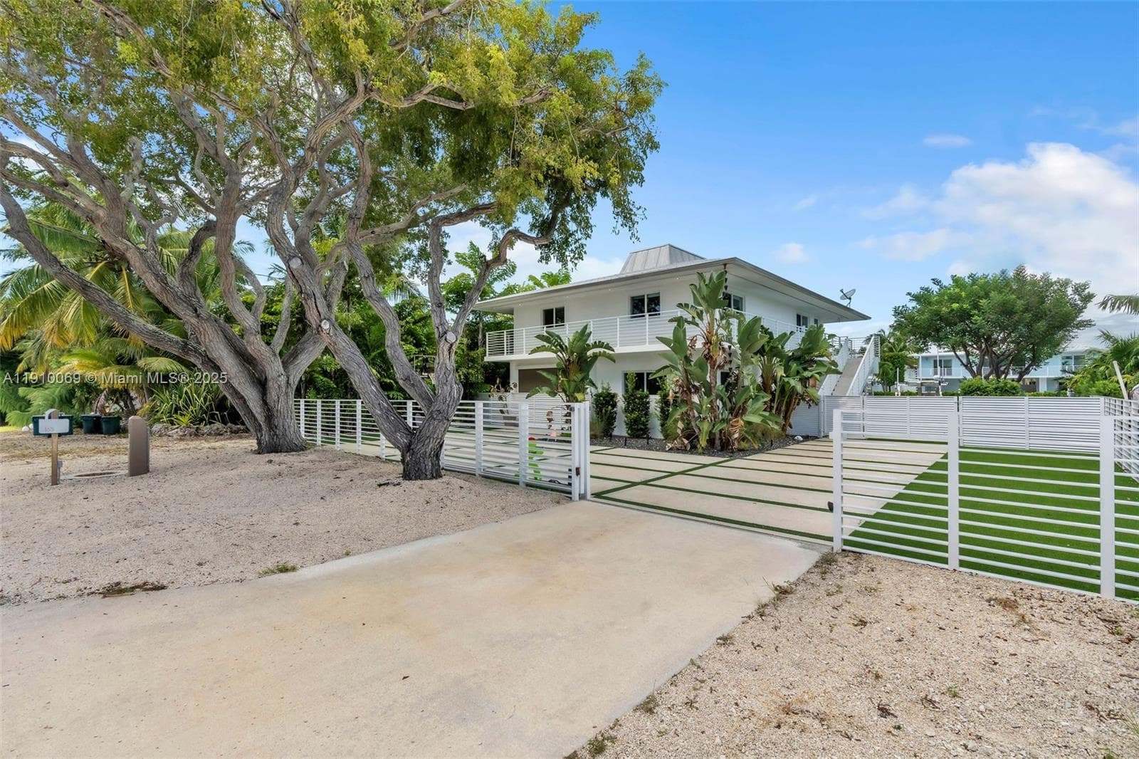 165 Ocean Dr 3