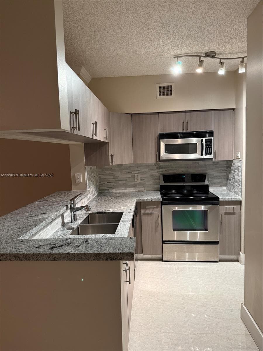 17150 N Bay Rd 2102 photo 6