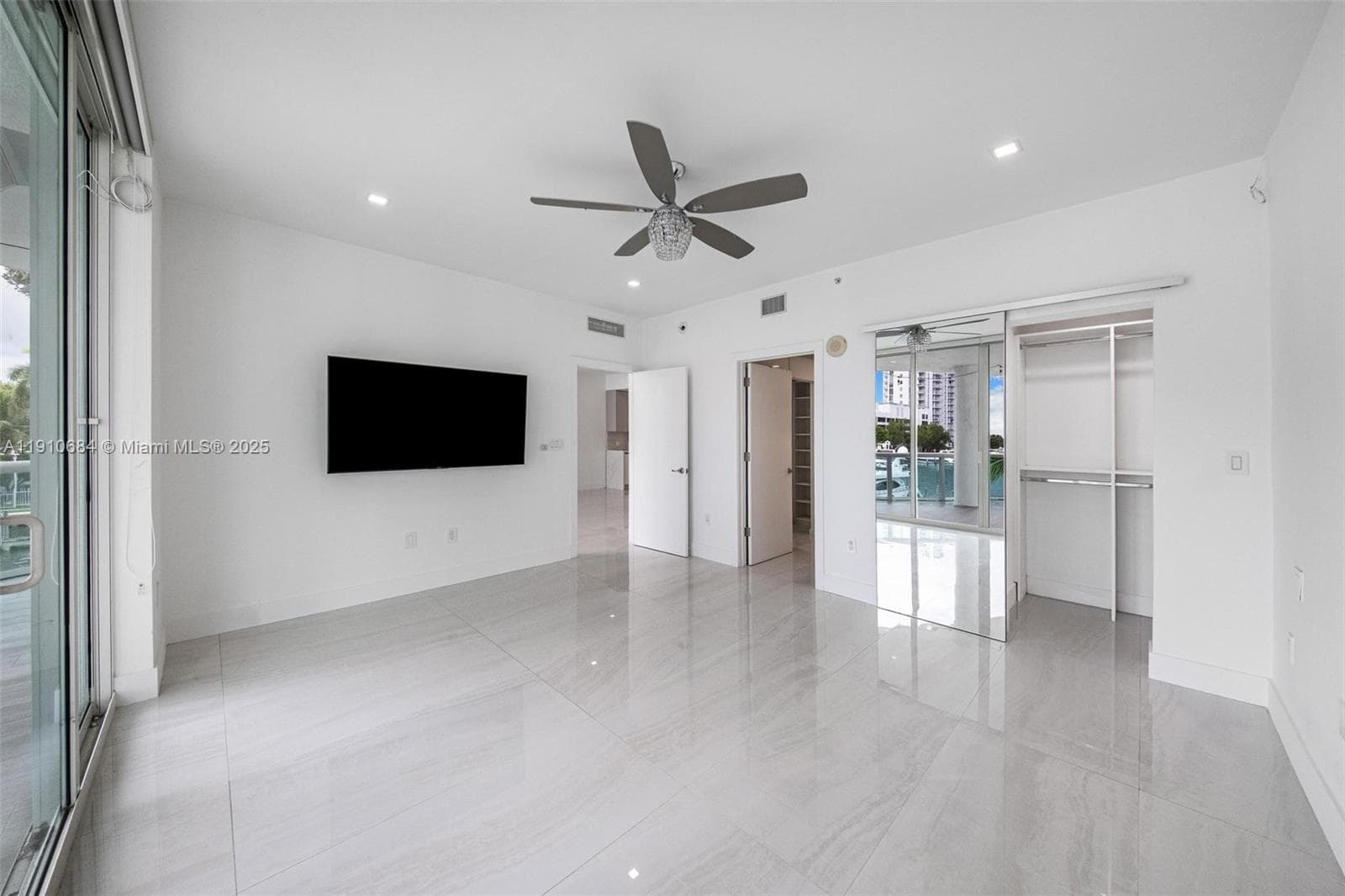 7918 Harbour Island Dr 207 photo 20