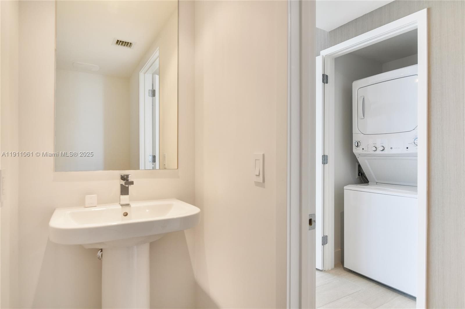 4010 Ocean Dr R3206 photo 15