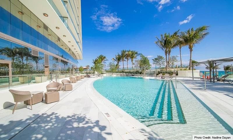 18975 Collins Ave 3