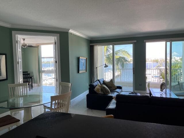 806 E Windward Way #401 1