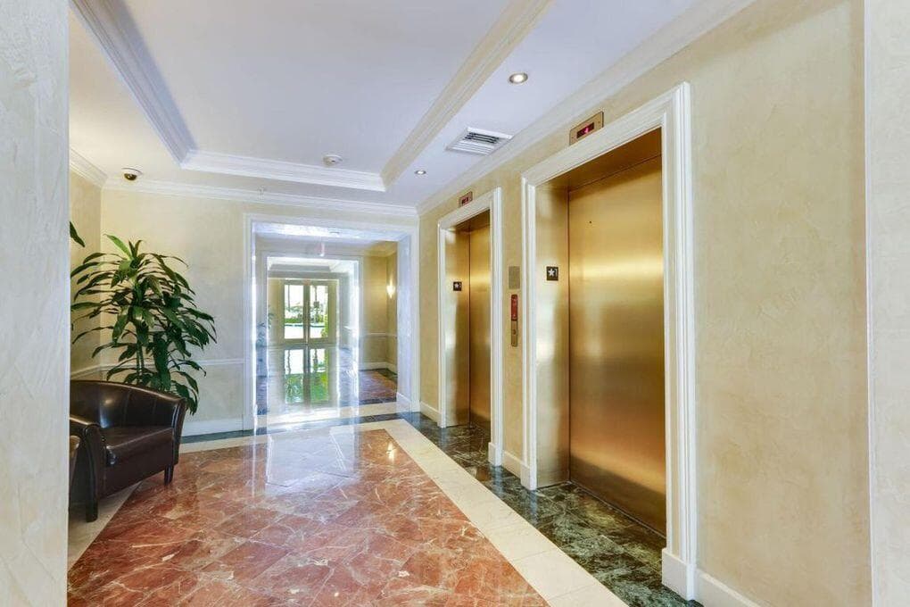 806 E Windward Way #401 4