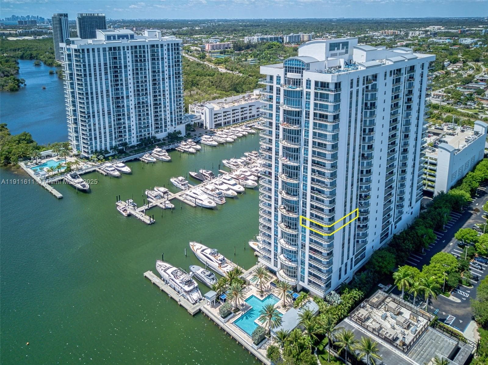 17301 Biscayne Blvd 910 photo 1