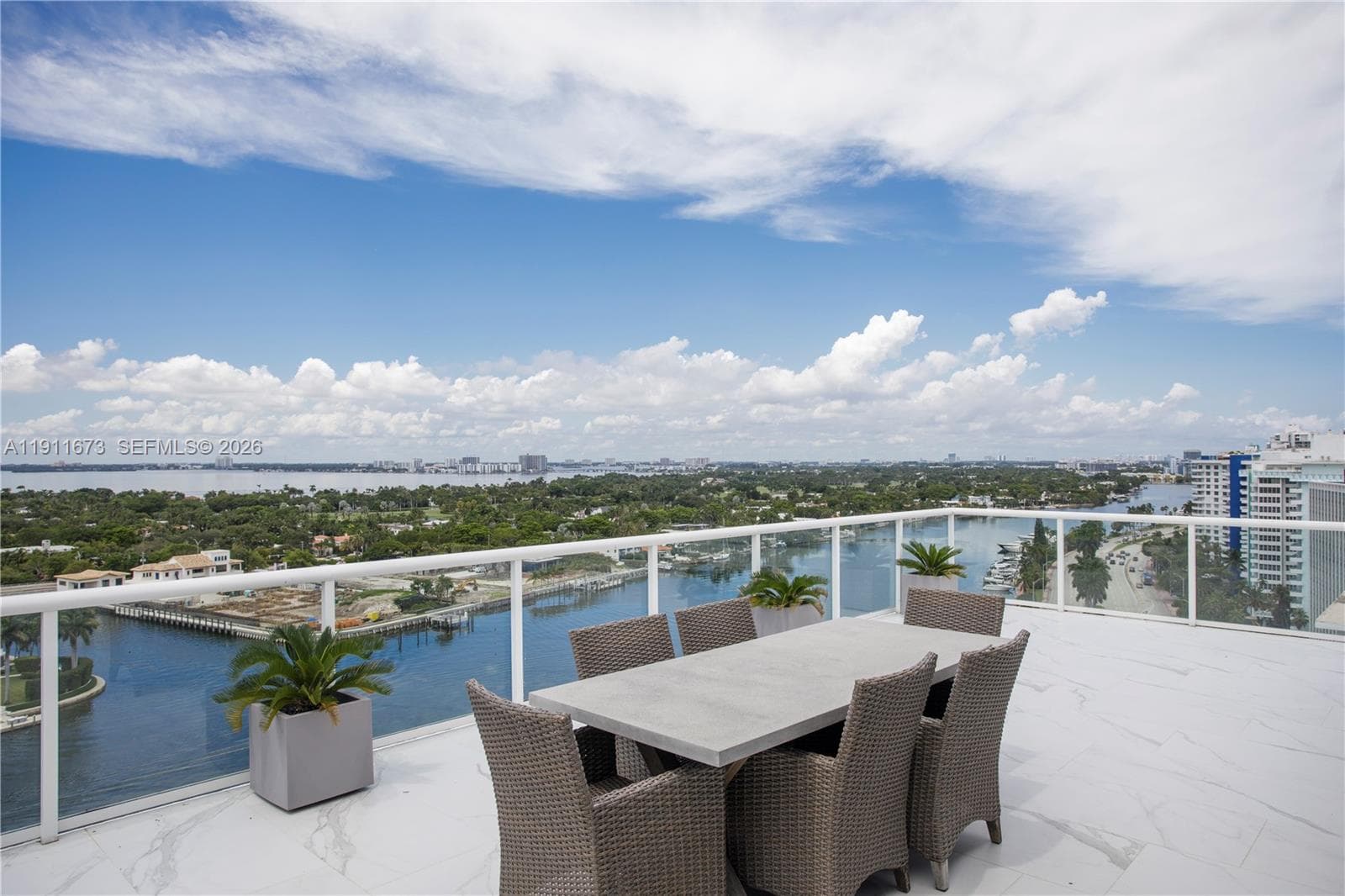 5001 Collins Ave 2