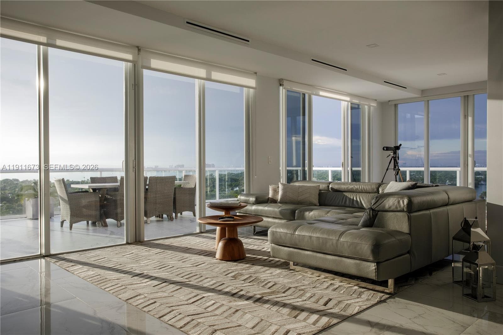 5001 Collins Ave 1