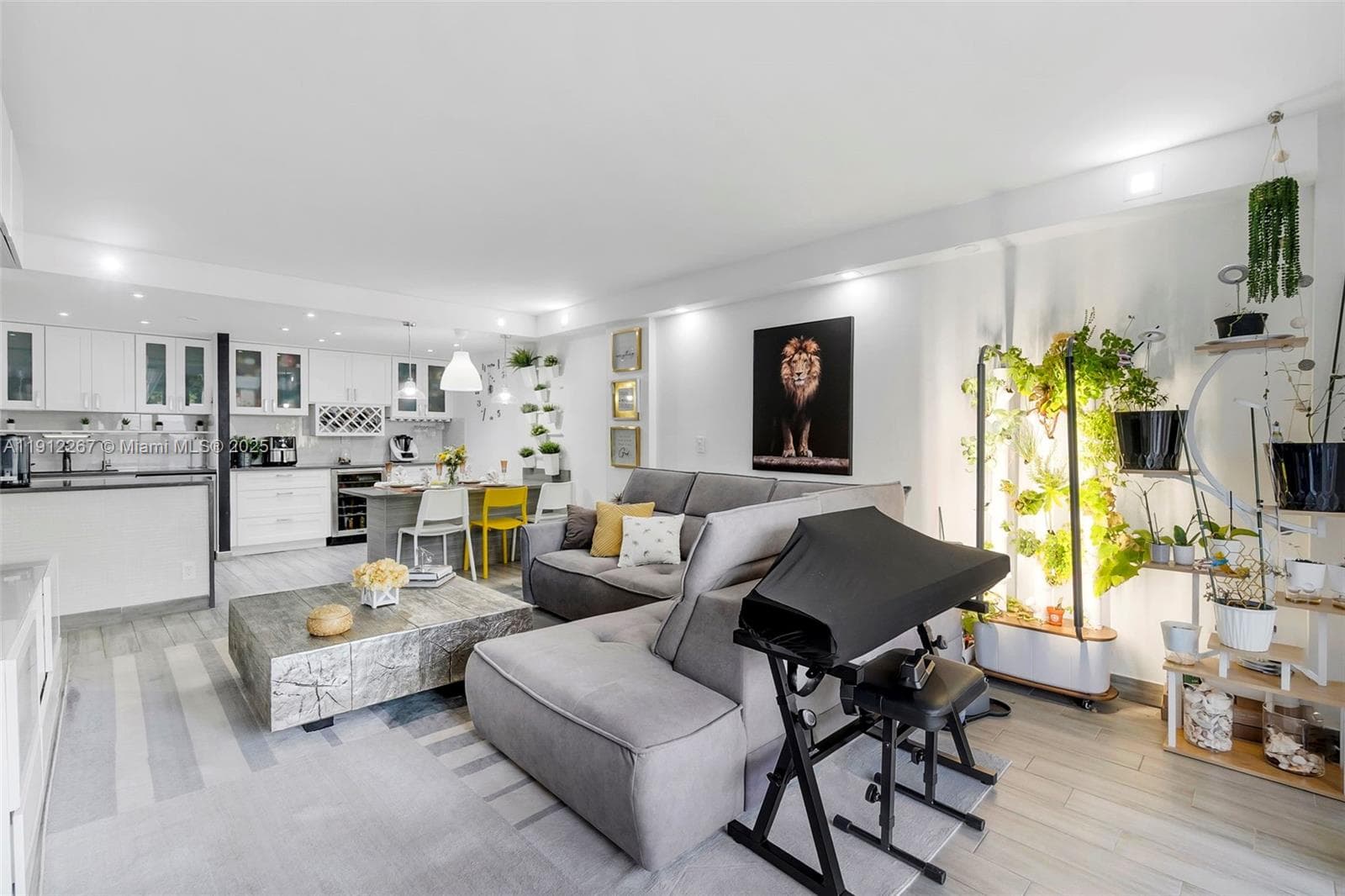 2121 Ocean Blvd 2