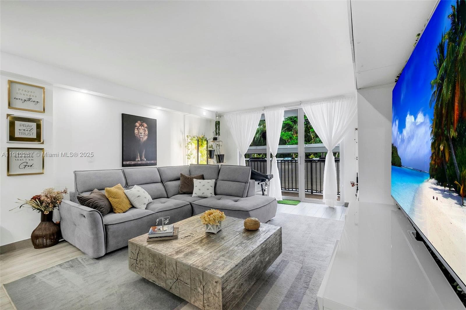 2121 Ocean Blvd 3