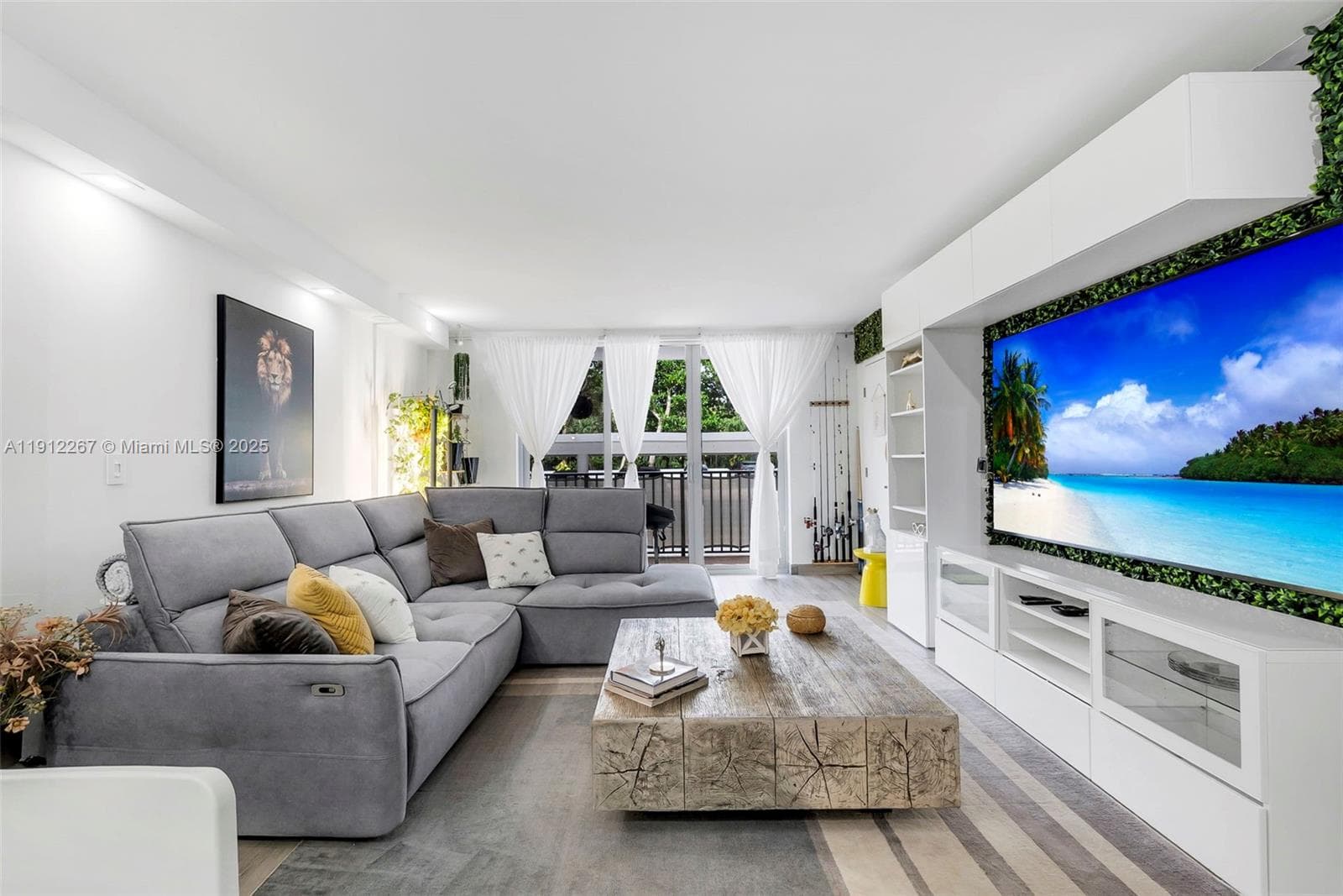 2121 Ocean Blvd 4