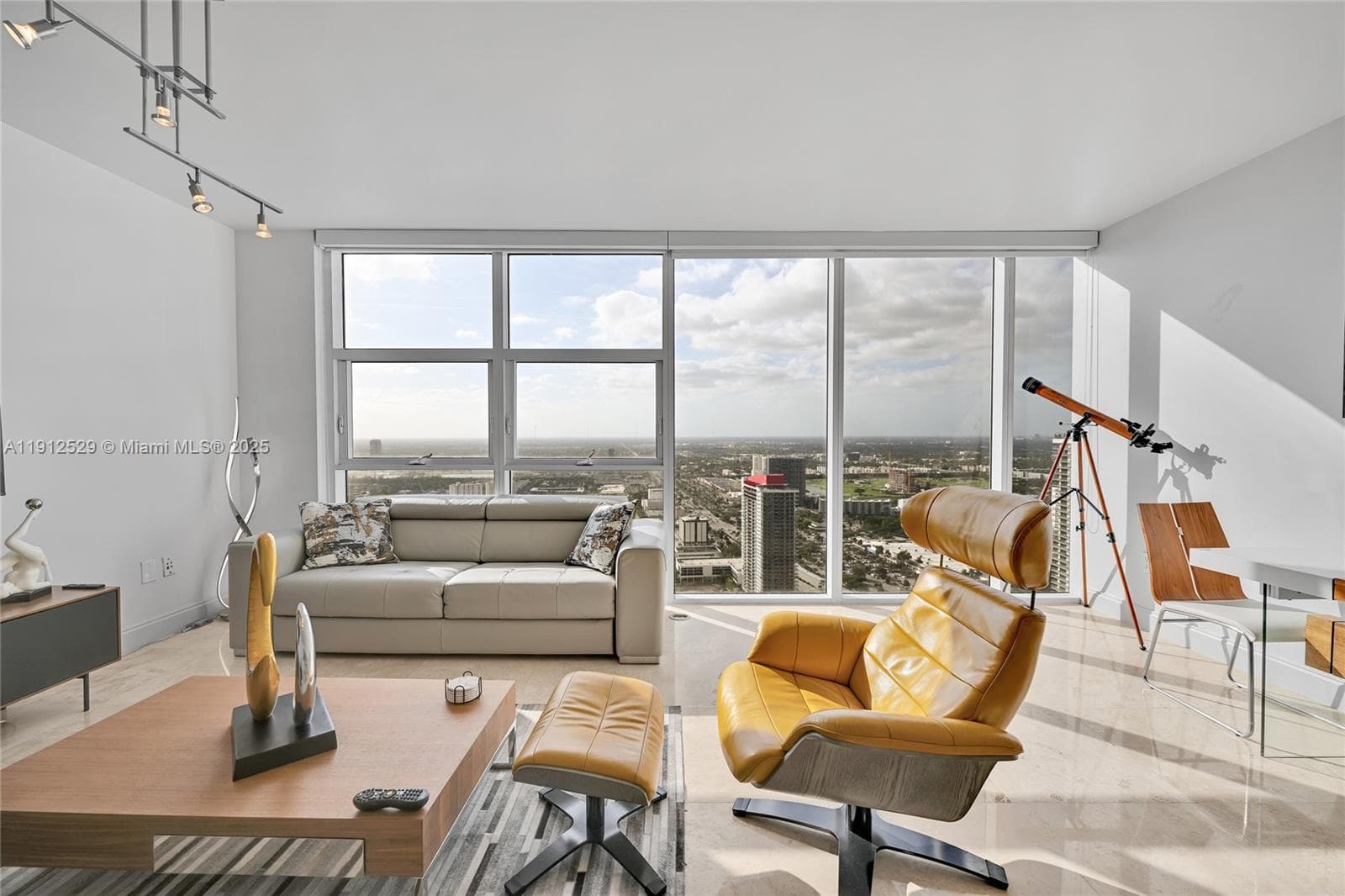 1830 Ocean Dr 4807 photo 17