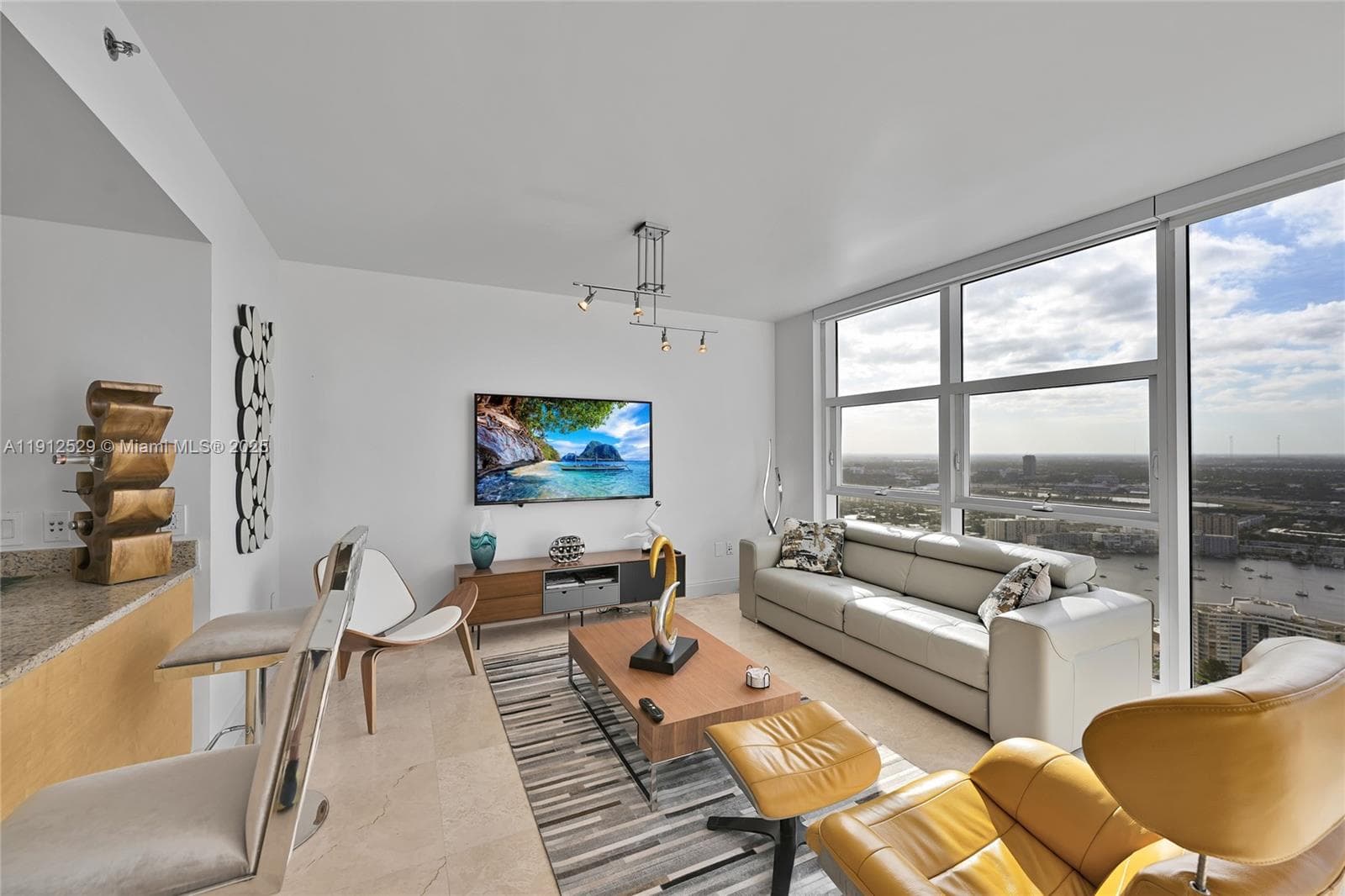 1830 Ocean Dr 4807 photo 14