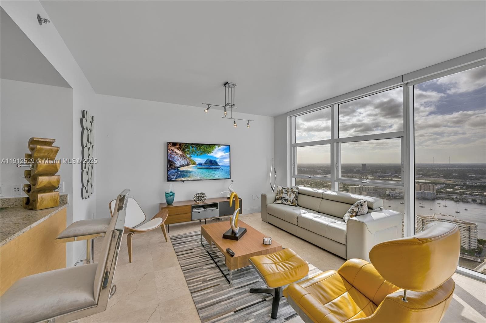 1830 Ocean Dr 4807 photo 11