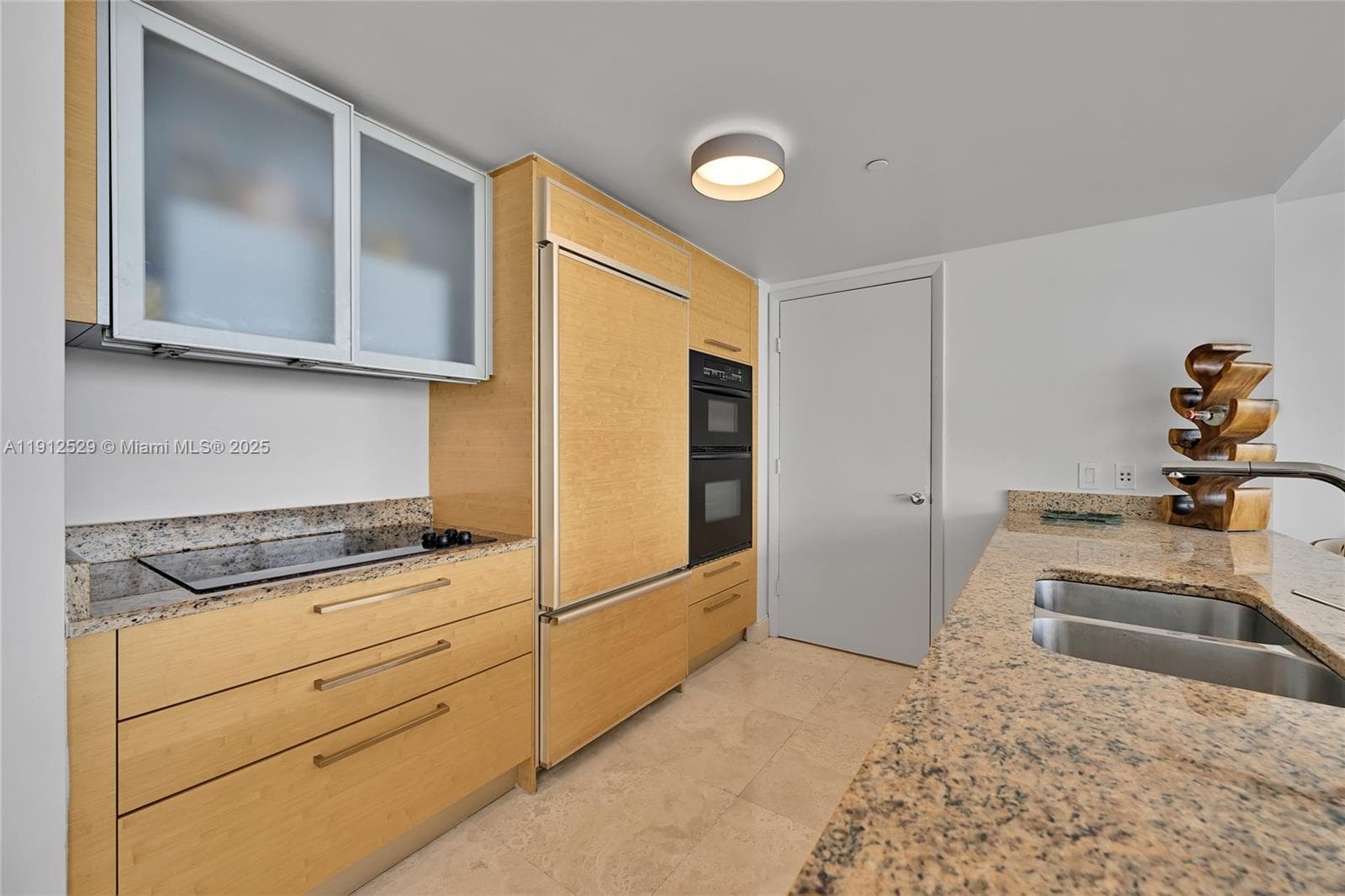 1830 Ocean Dr 4807 photo 19