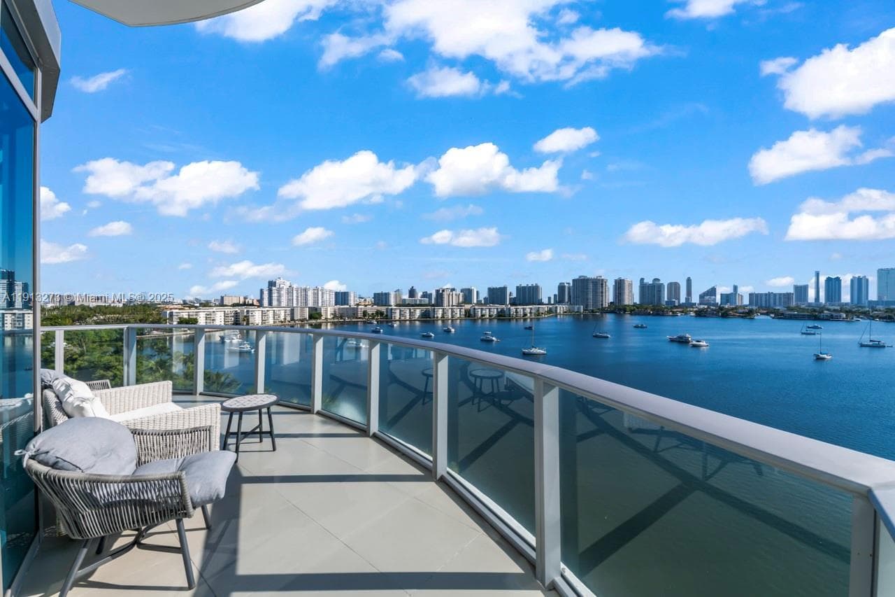 17301 Biscayne Blvd 811 photo 2