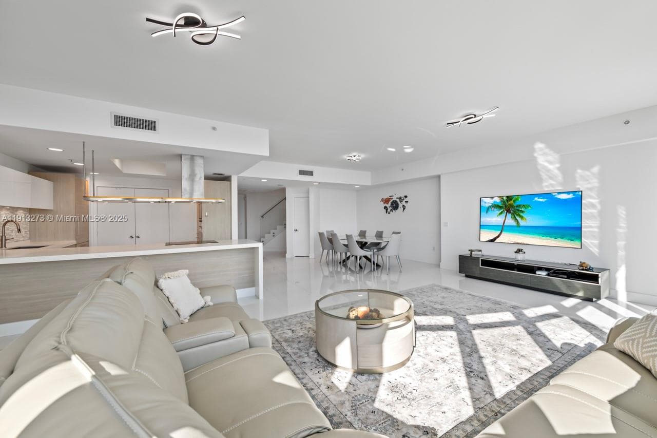 17301 Biscayne Blvd 811 photo 17
