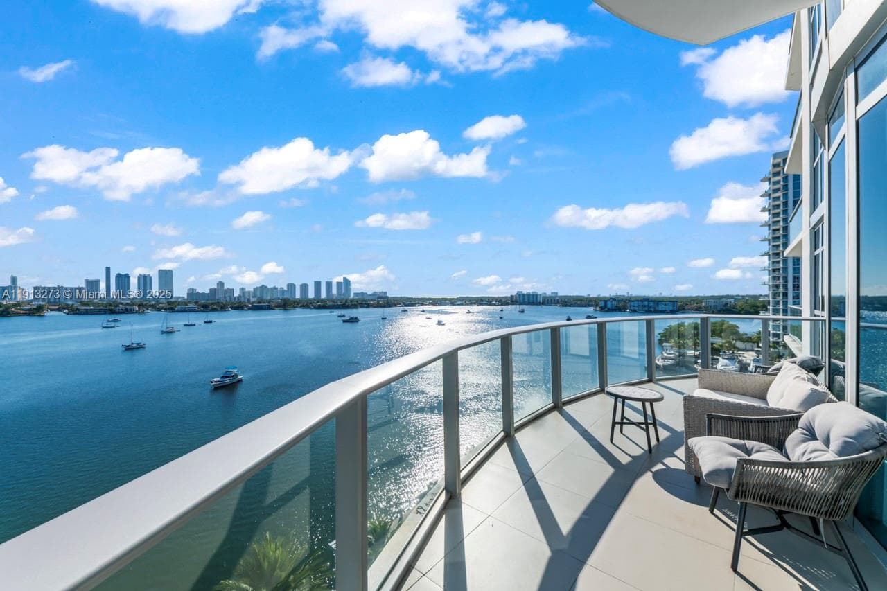 17301 Biscayne Blvd 811 photo 1