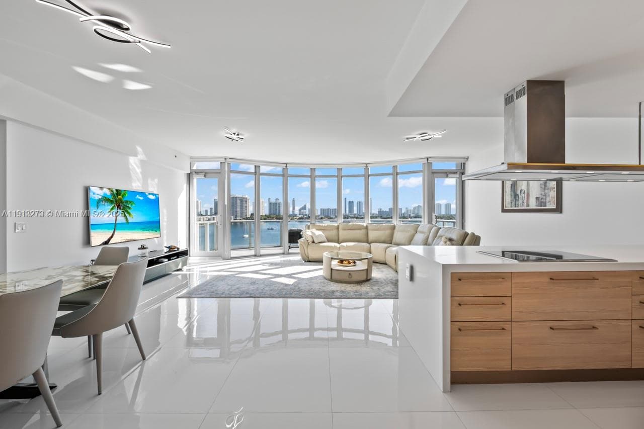 17301 Biscayne Blvd 811 photo 4