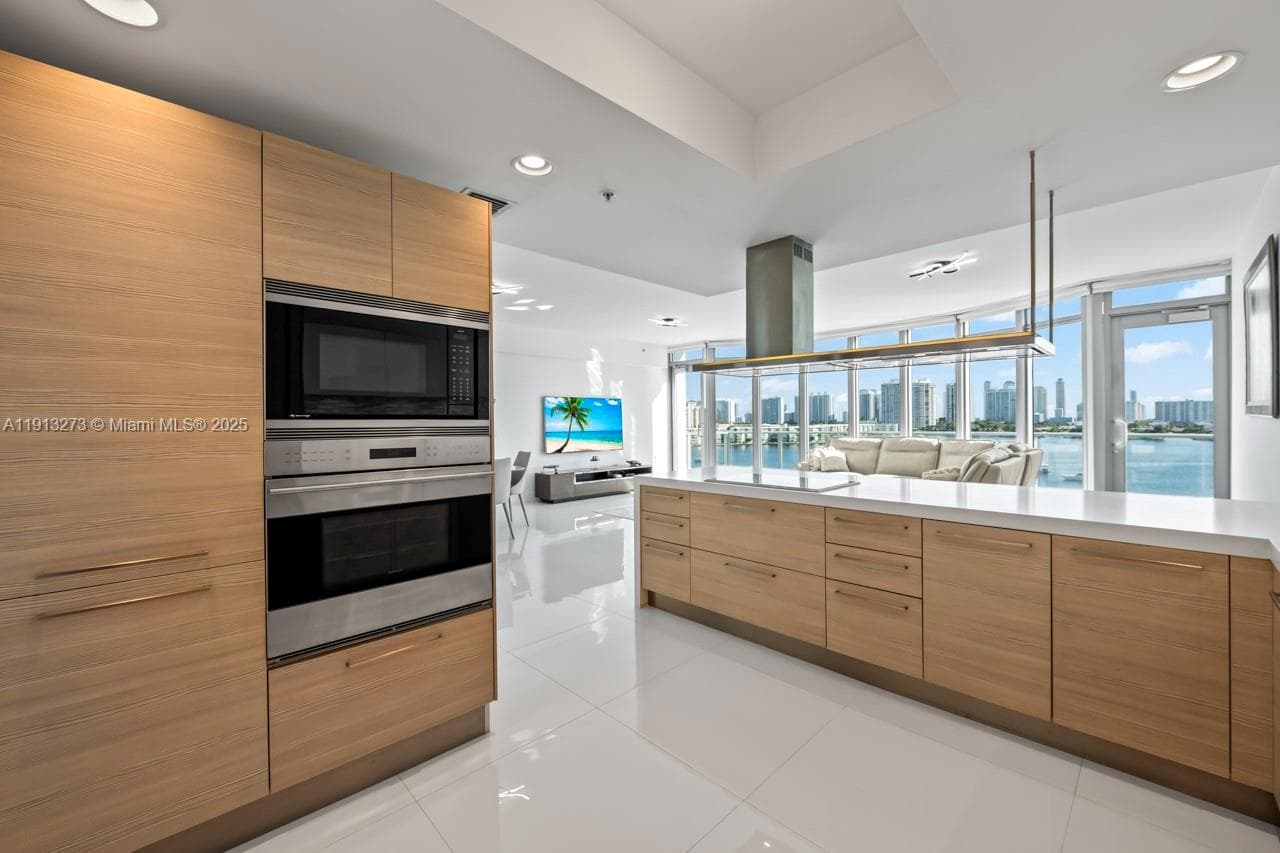 17301 Biscayne Blvd 811 photo 8