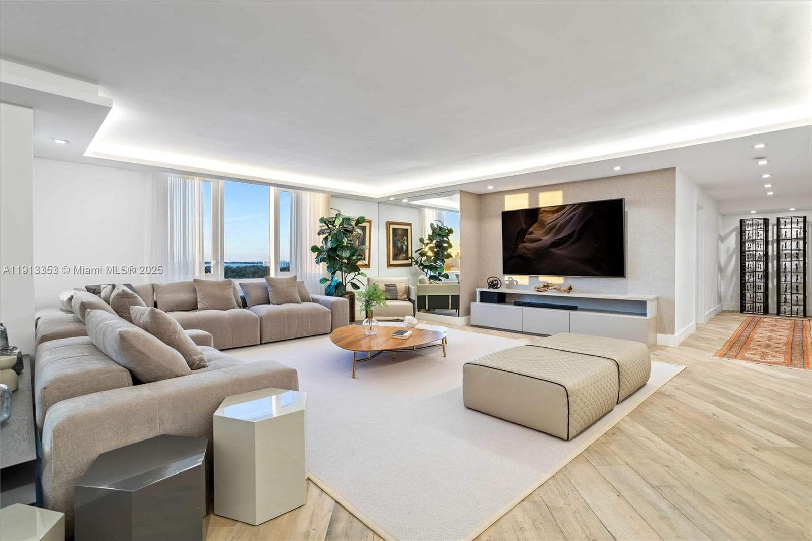 2301 Collins Ave 1