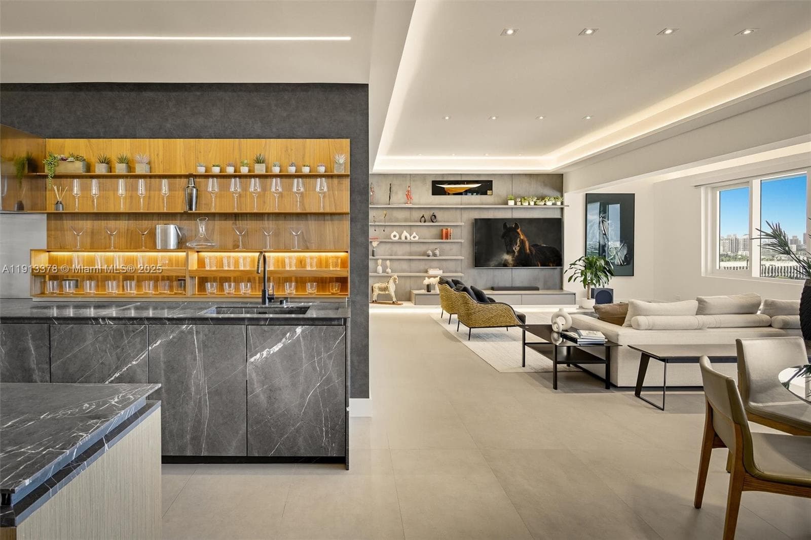 2301 Collins Ave 1