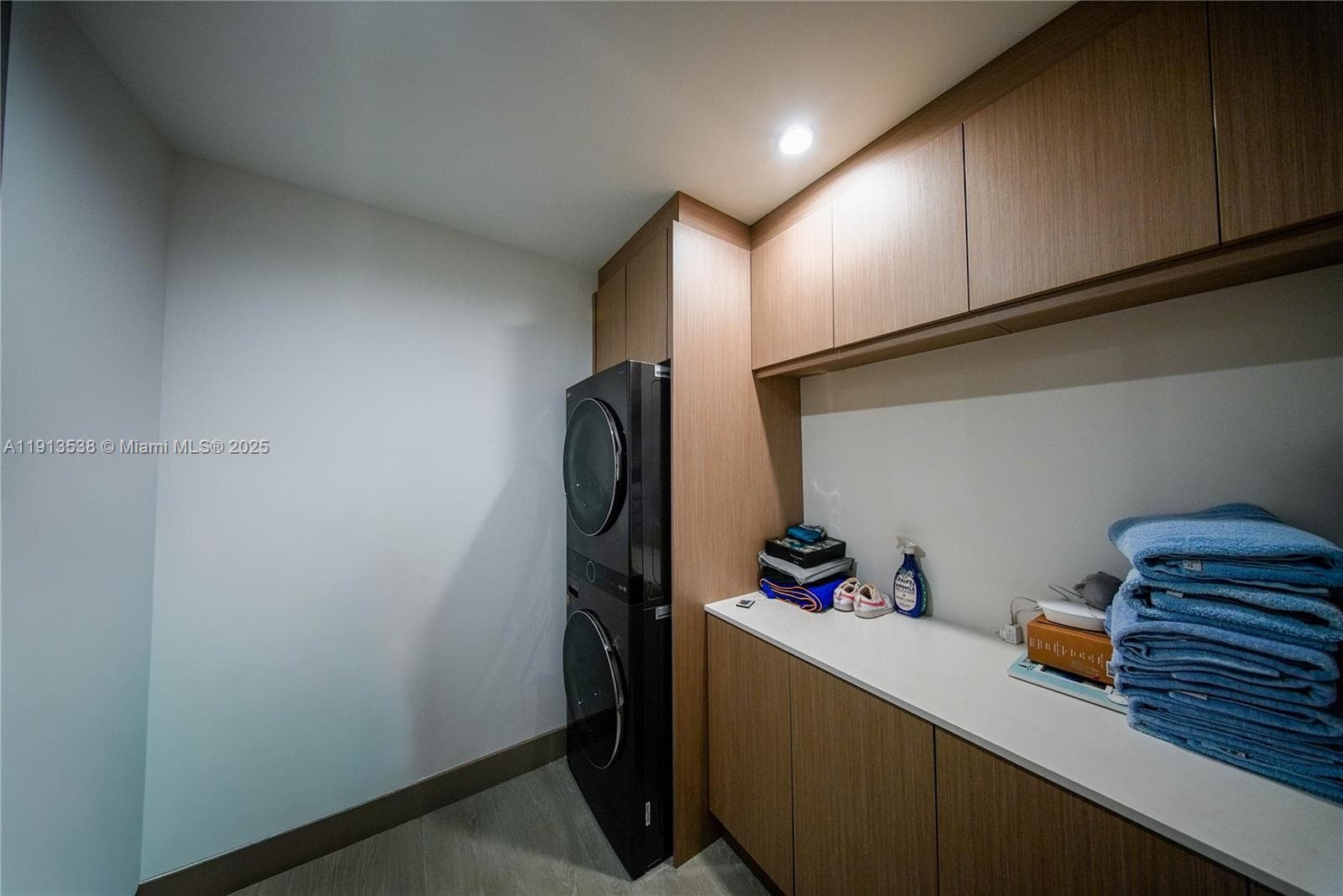 7520 Treasure Dr photo 23
