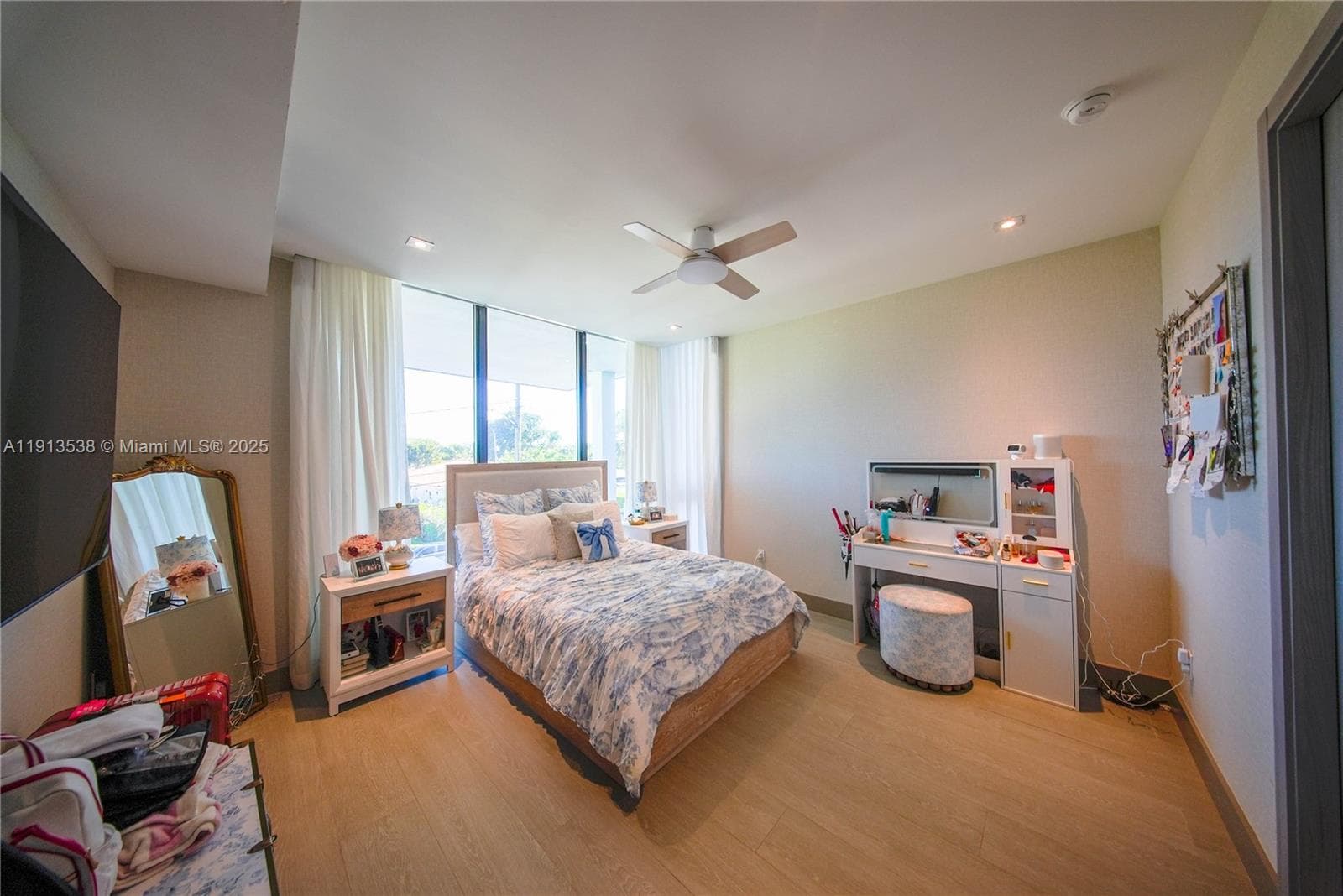 7520 Treasure Dr photo 17