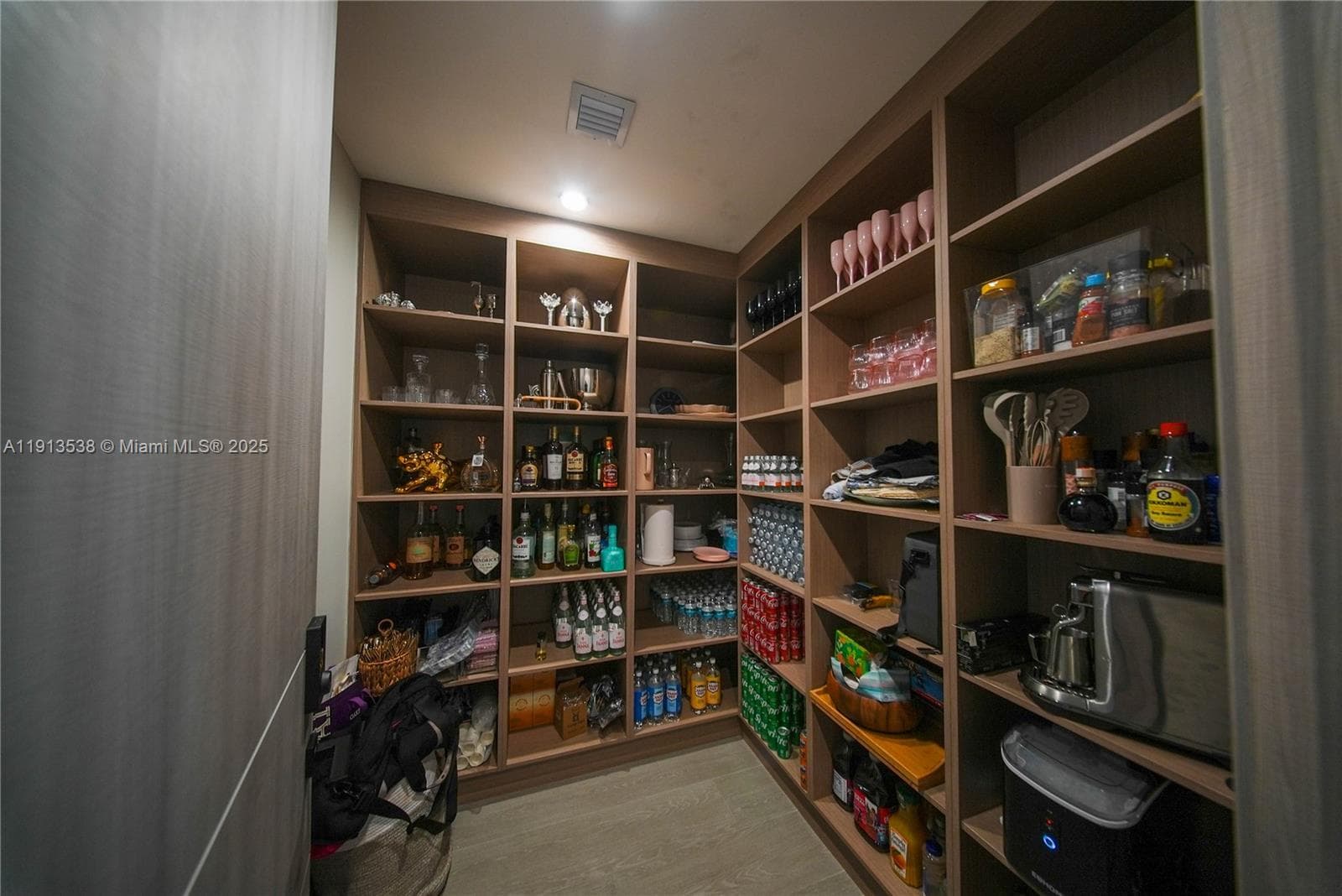7520 Treasure Dr photo 24