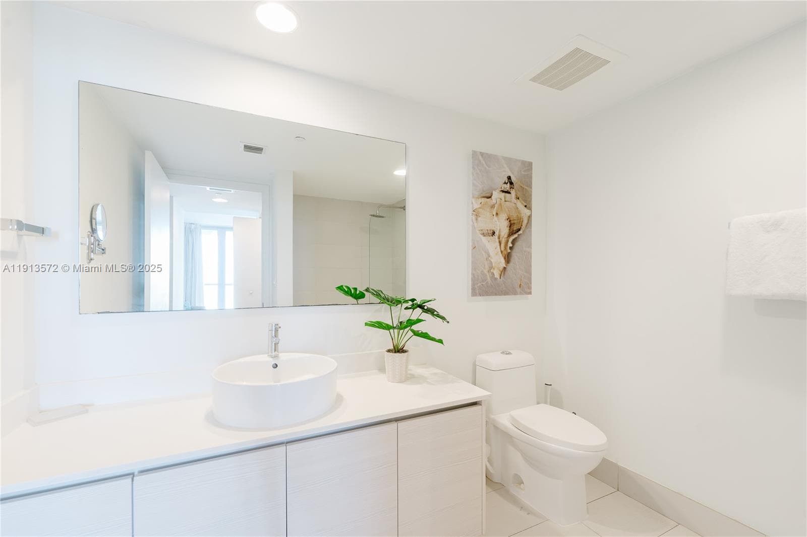 2602 E Hallandale Beach Blvd R1206 photo 3