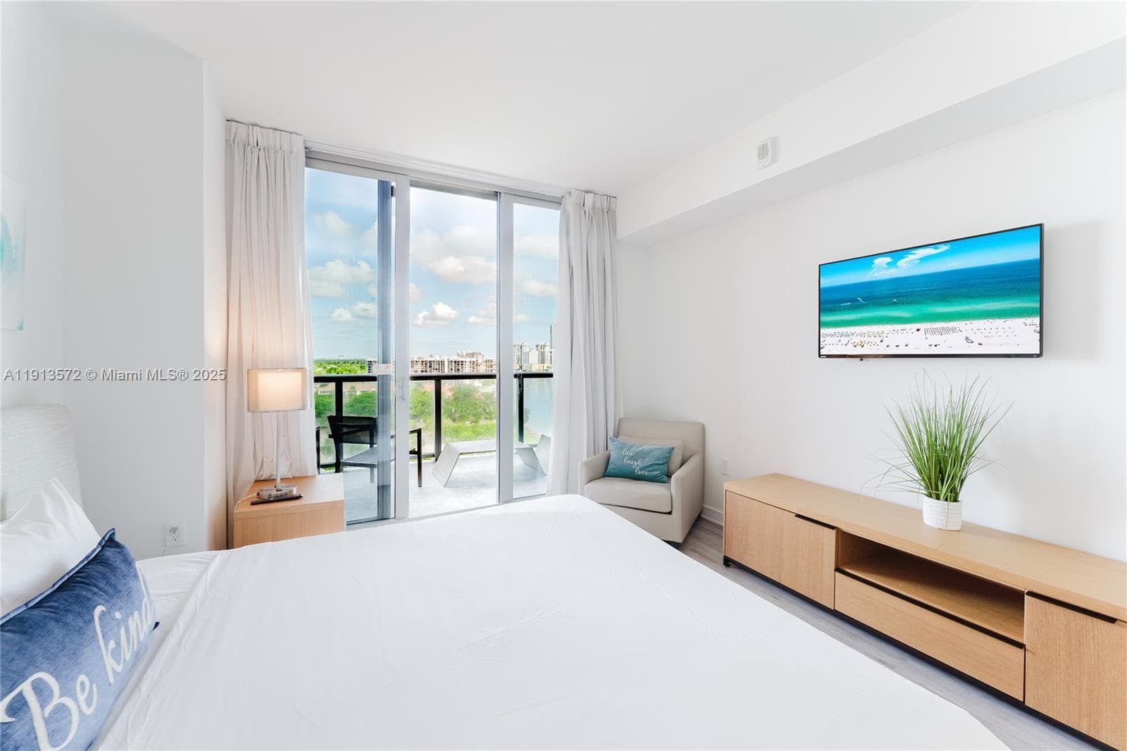 2602 E Hallandale Beach Blvd R1206 photo 5