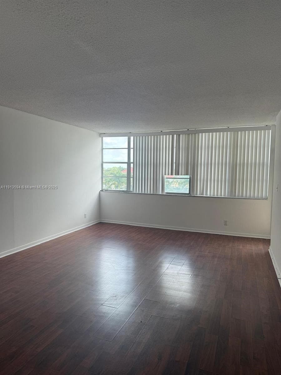 2025 NE 164th St 406 photo 10