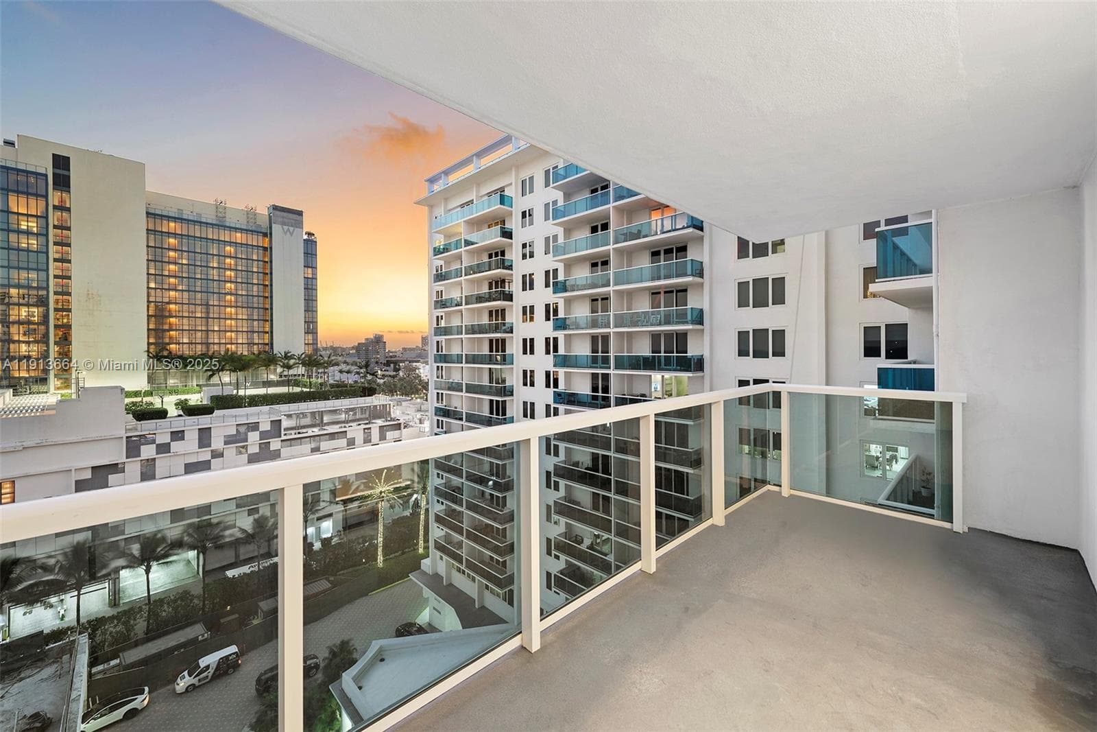 2301 Collins Ave 3