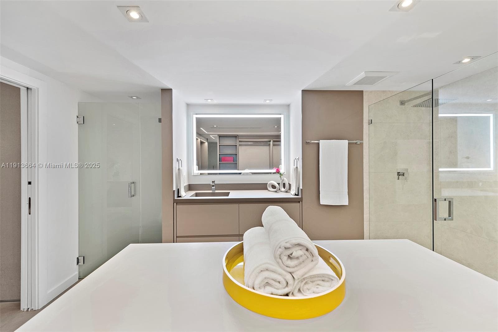 2301 Collins Ave 5