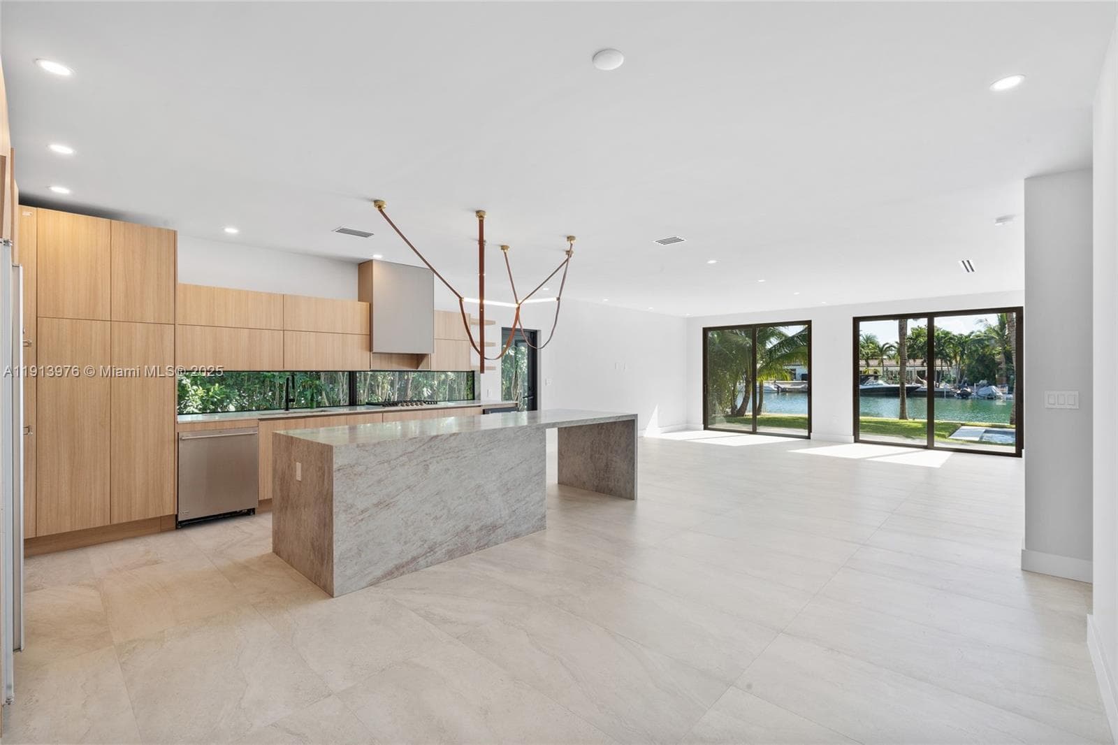 550 Shore Dr photo 13