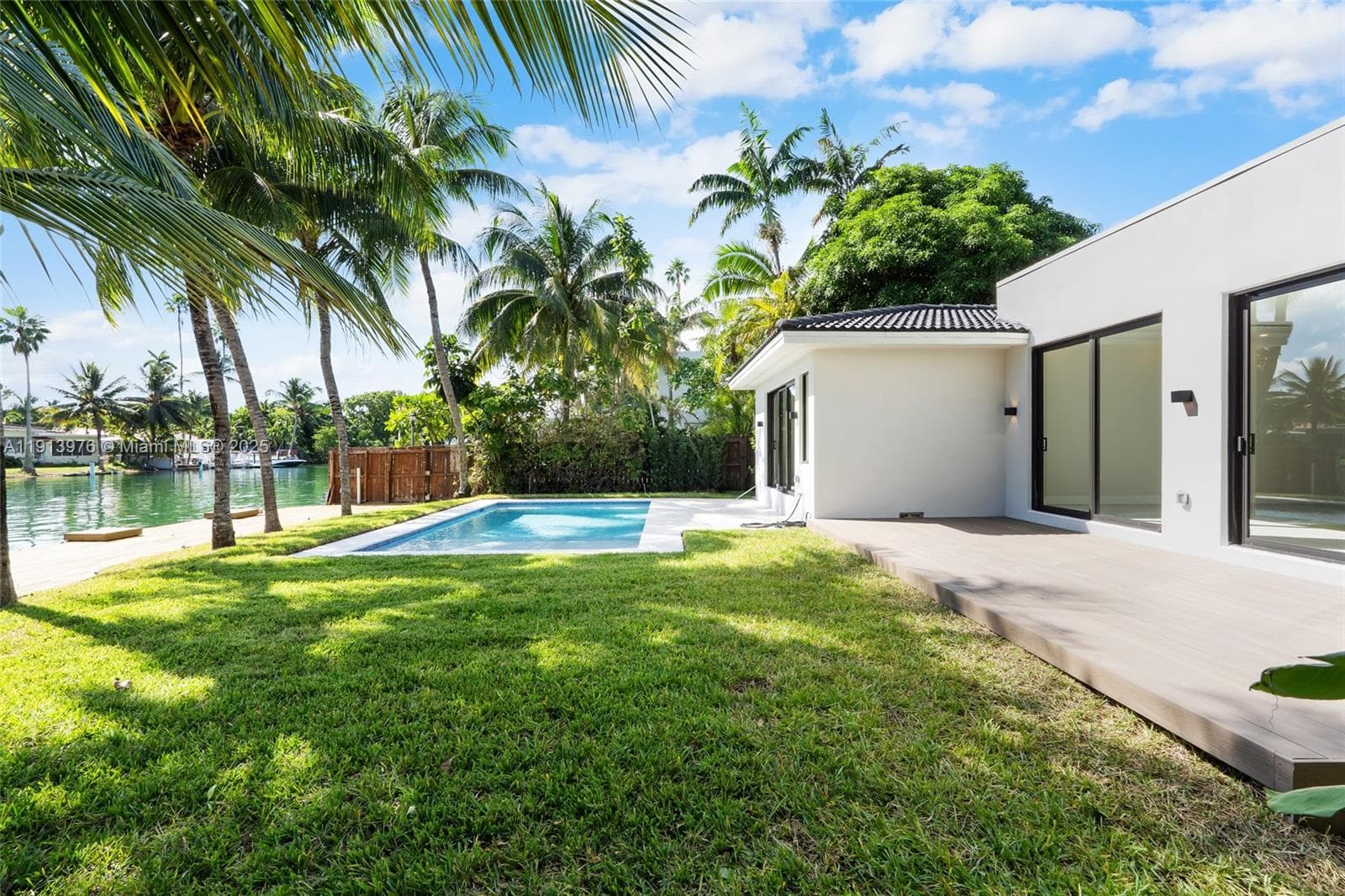 550 Shore Dr photo 24