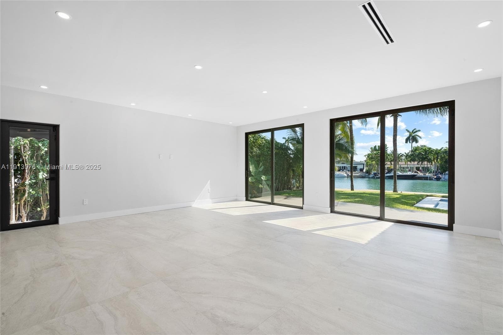 550 Shore Dr photo 18