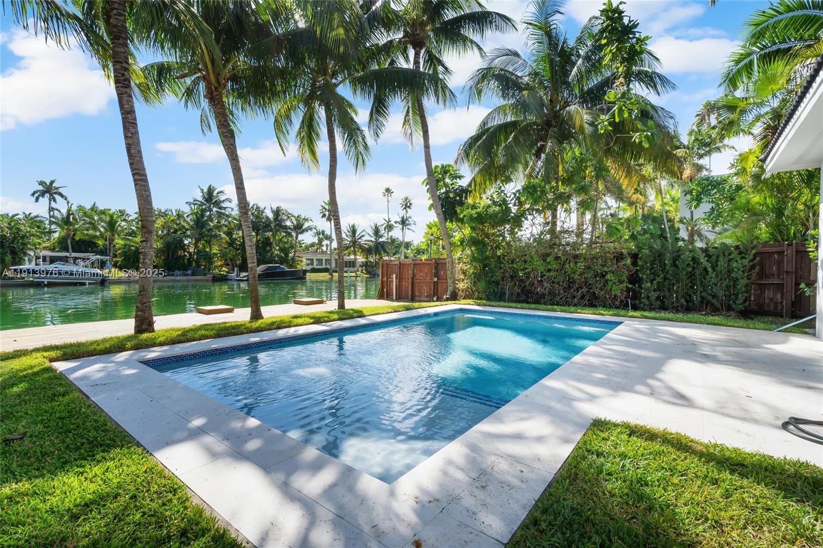 550 Shore Dr photo 11