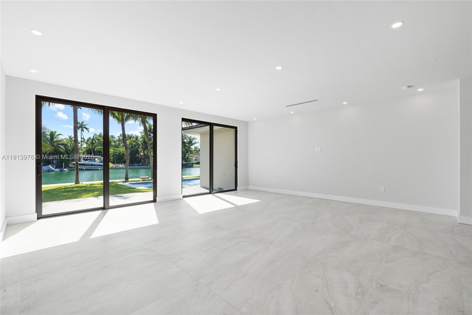 550 Shore Dr photo 19
