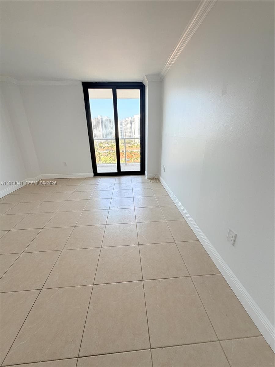 3701 N Country Club Dr 1901 photo 12