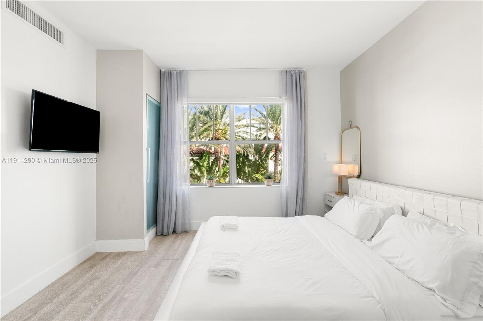 1060 Ocean Dr D307 photo 12