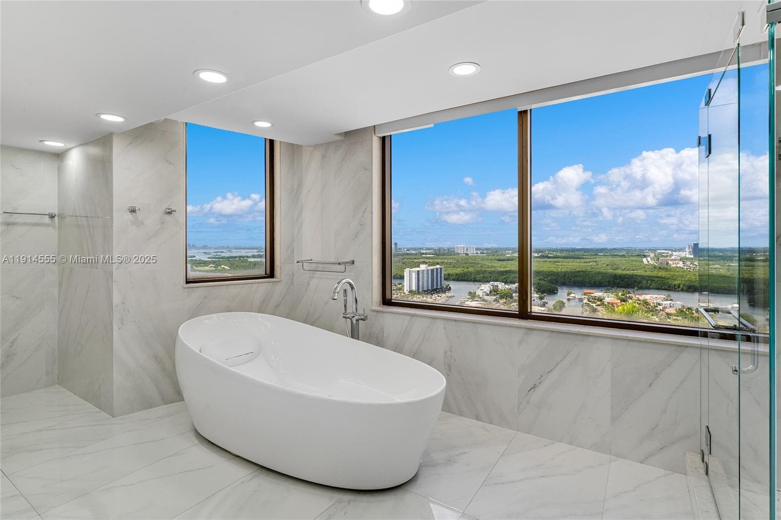 16275 Collins Ave UPH1 photo 19