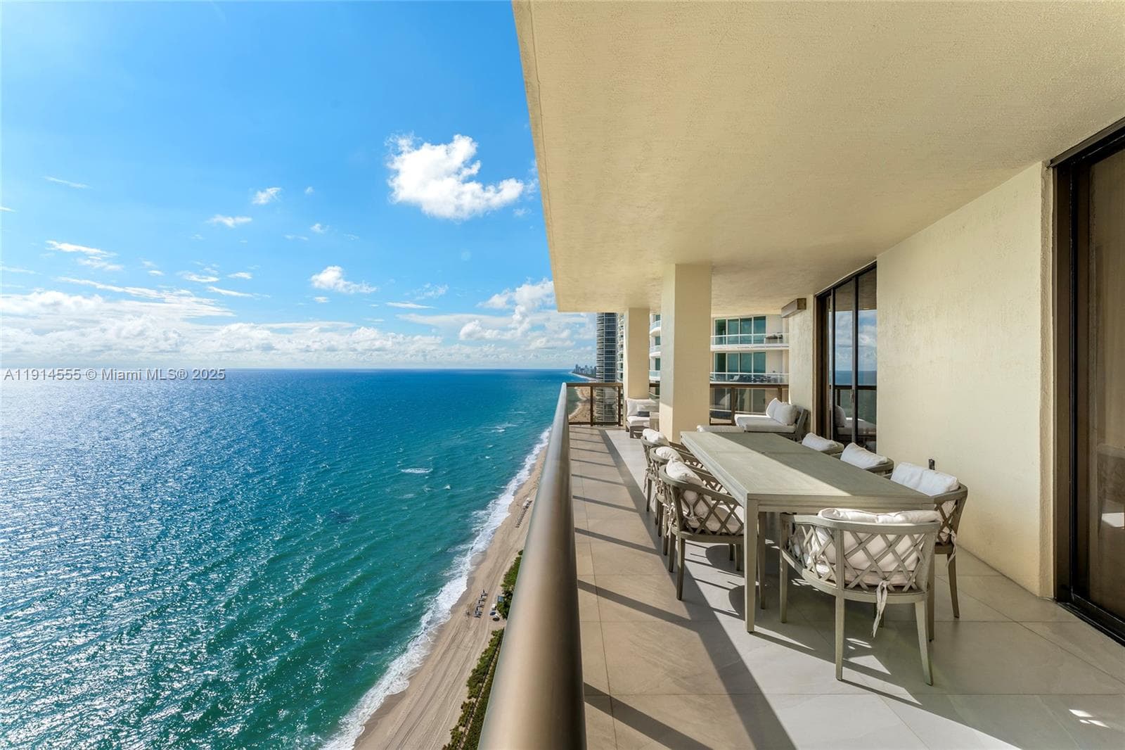 16275 Collins Ave 4