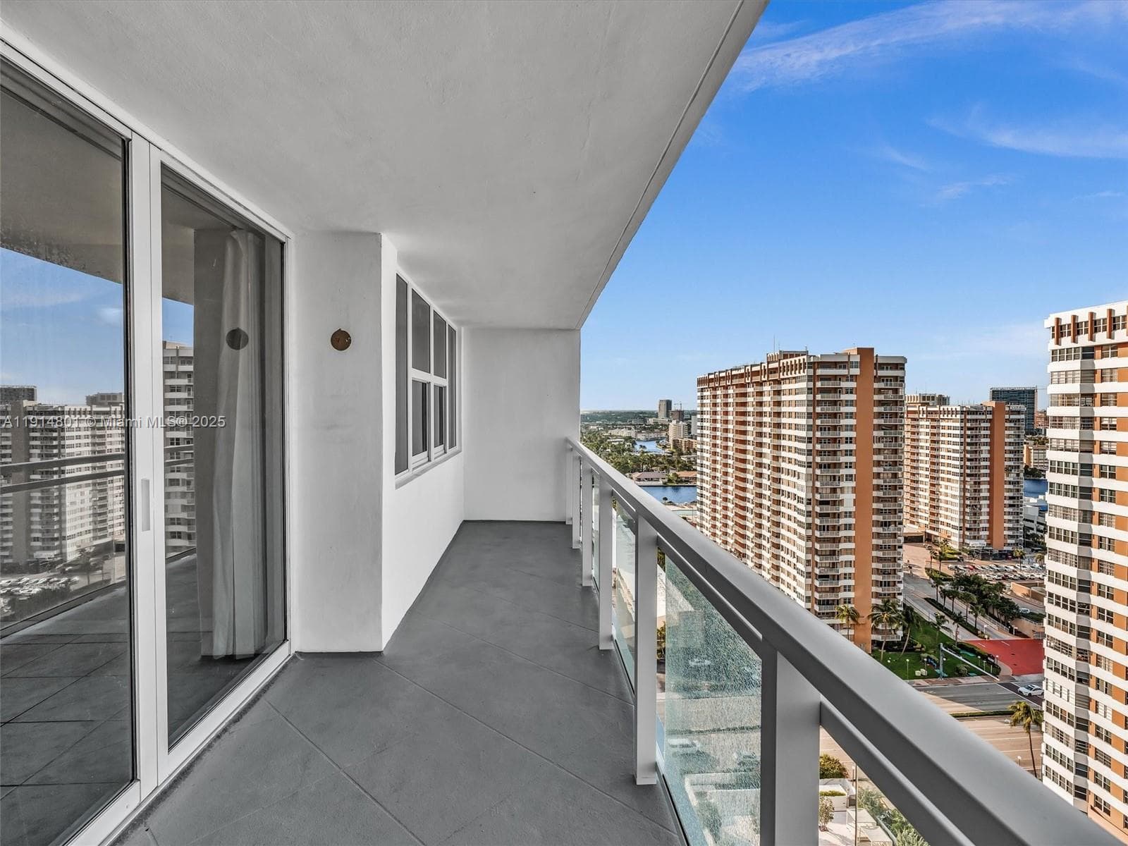 2030 Ocean Dr 5
