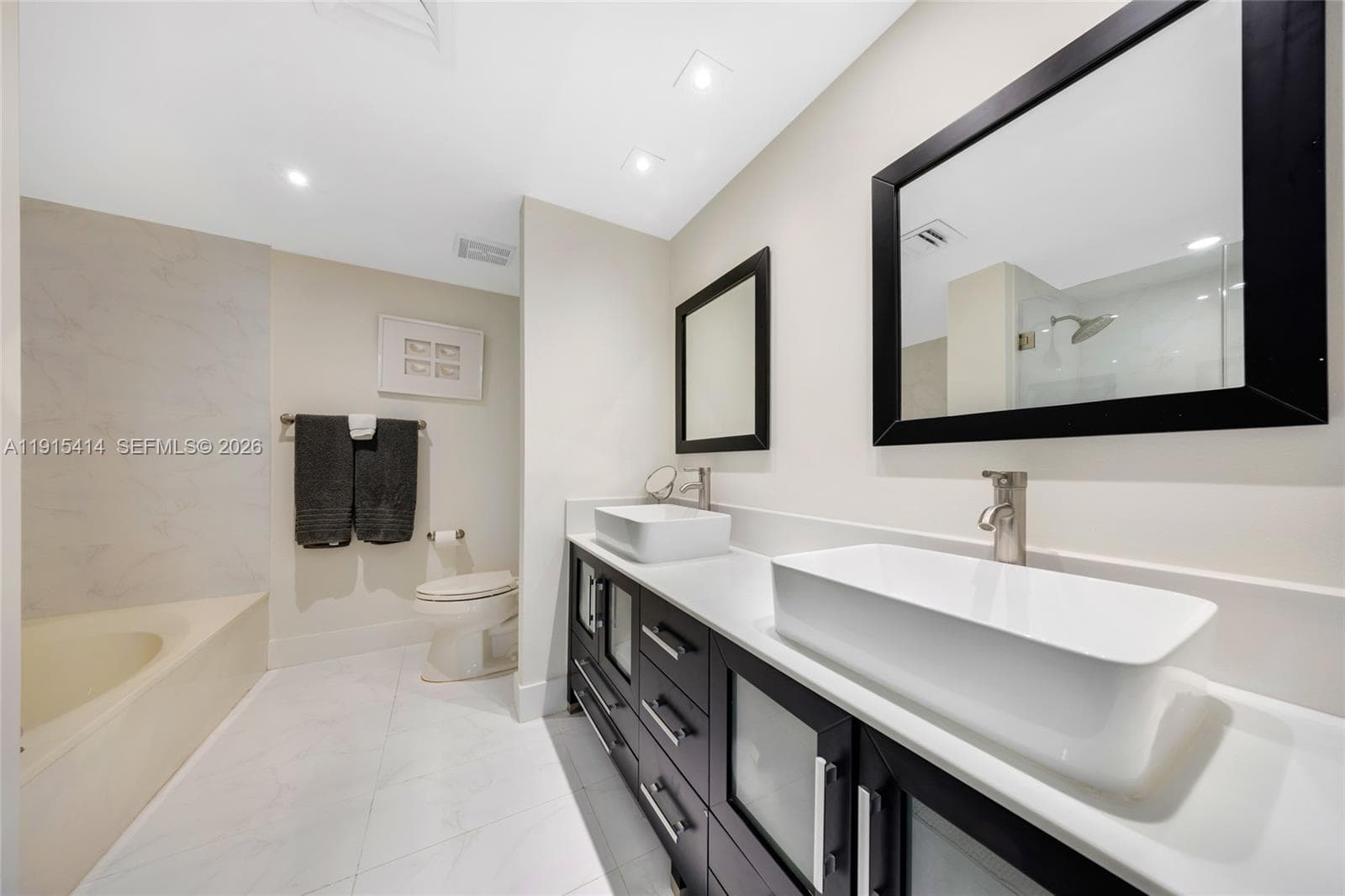 3610 Yacht Club Dr 1409 photo 19