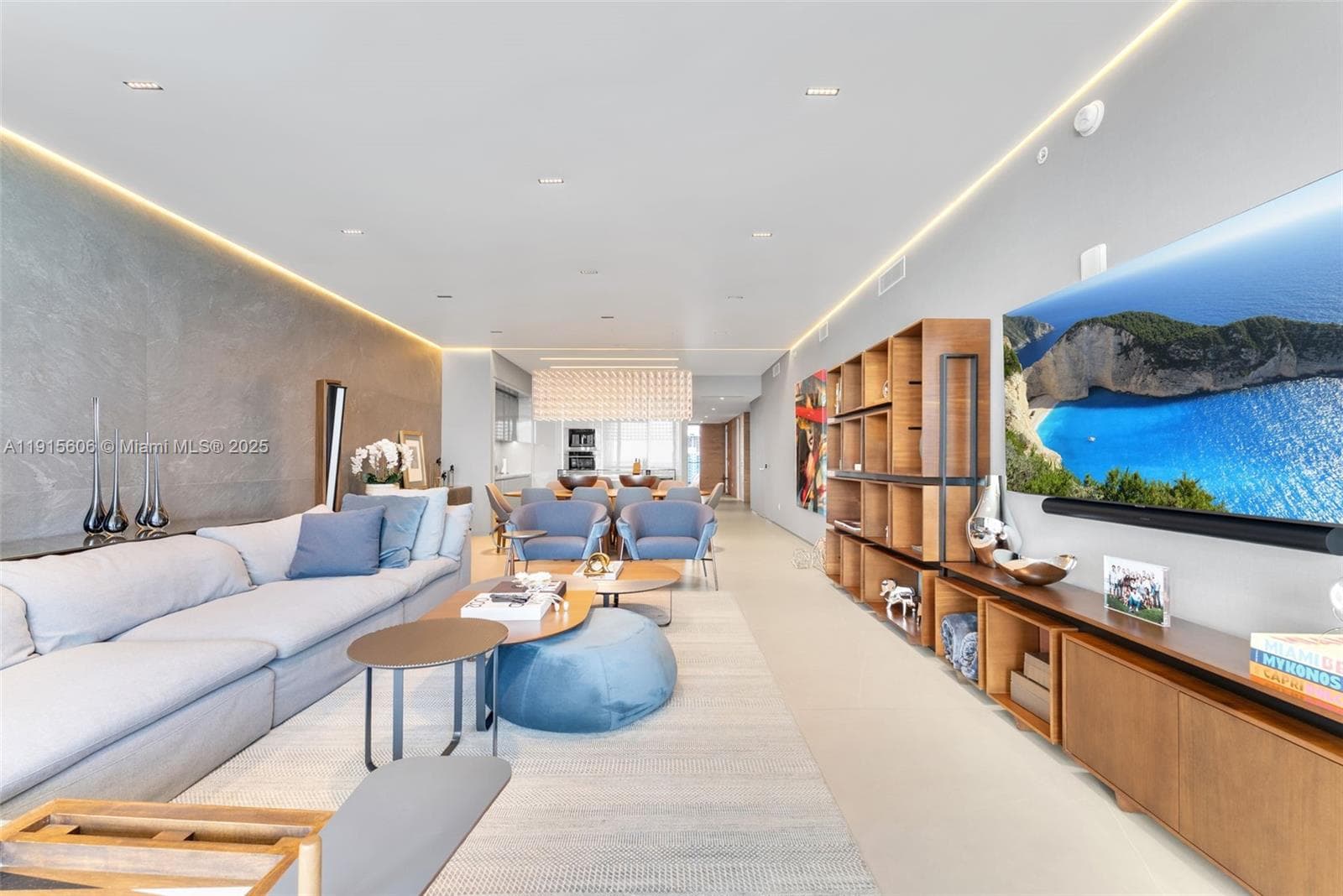18975 Collins Ave 4