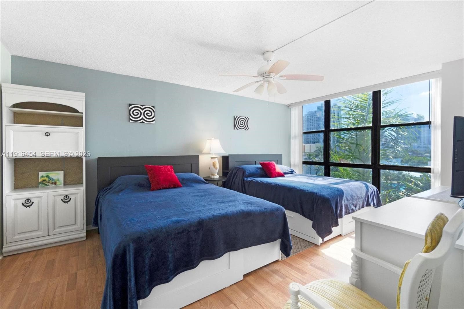 1000 Parkview Dr 518 photo 5