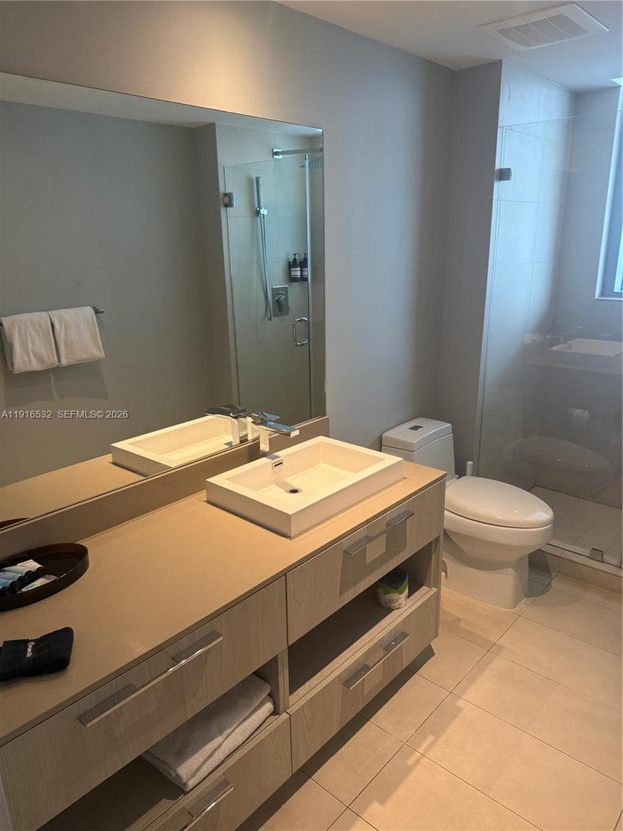4111 Ocean Dr 5