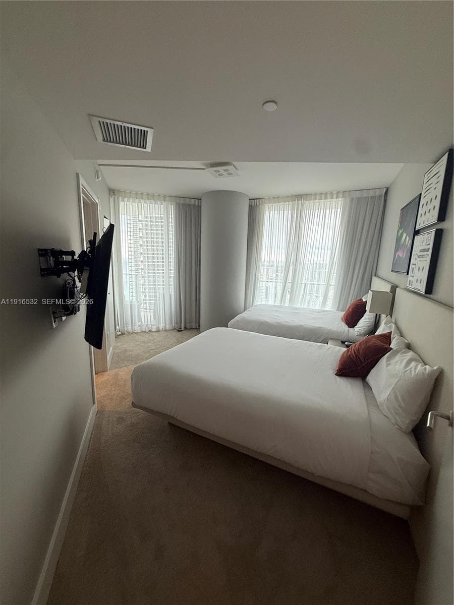 4111 Ocean Dr 2711 photo 9