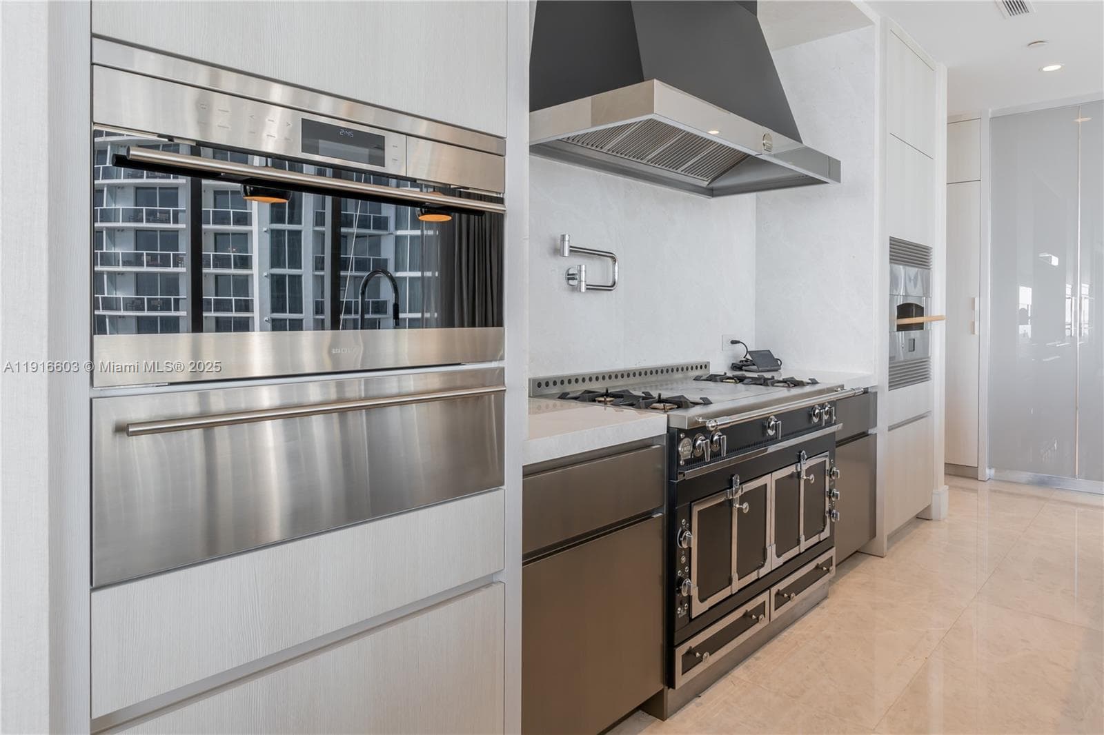 17975 Collins Avenue 2402 photo 7