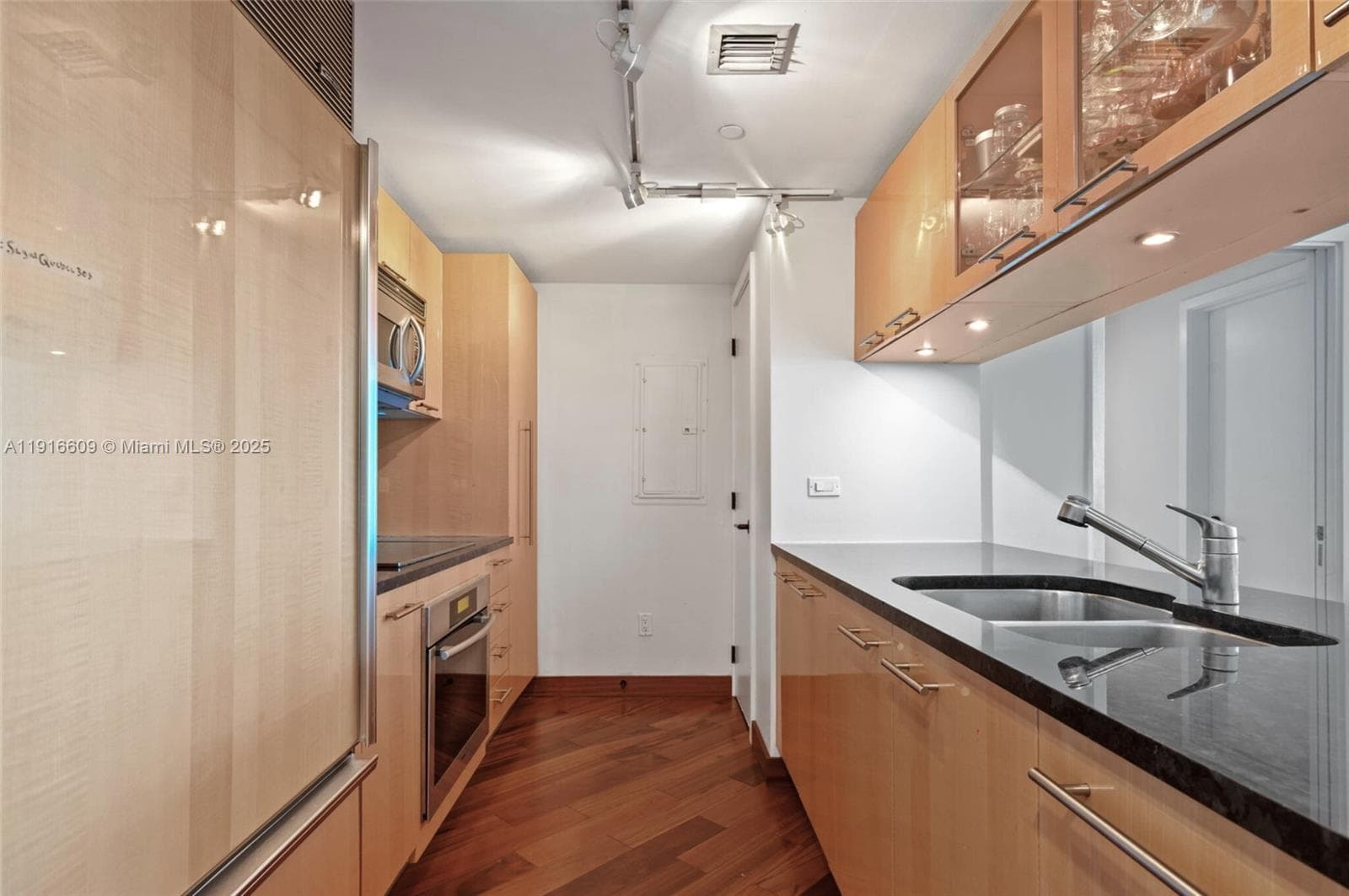 6801 Collins Ave PH06 photo 12