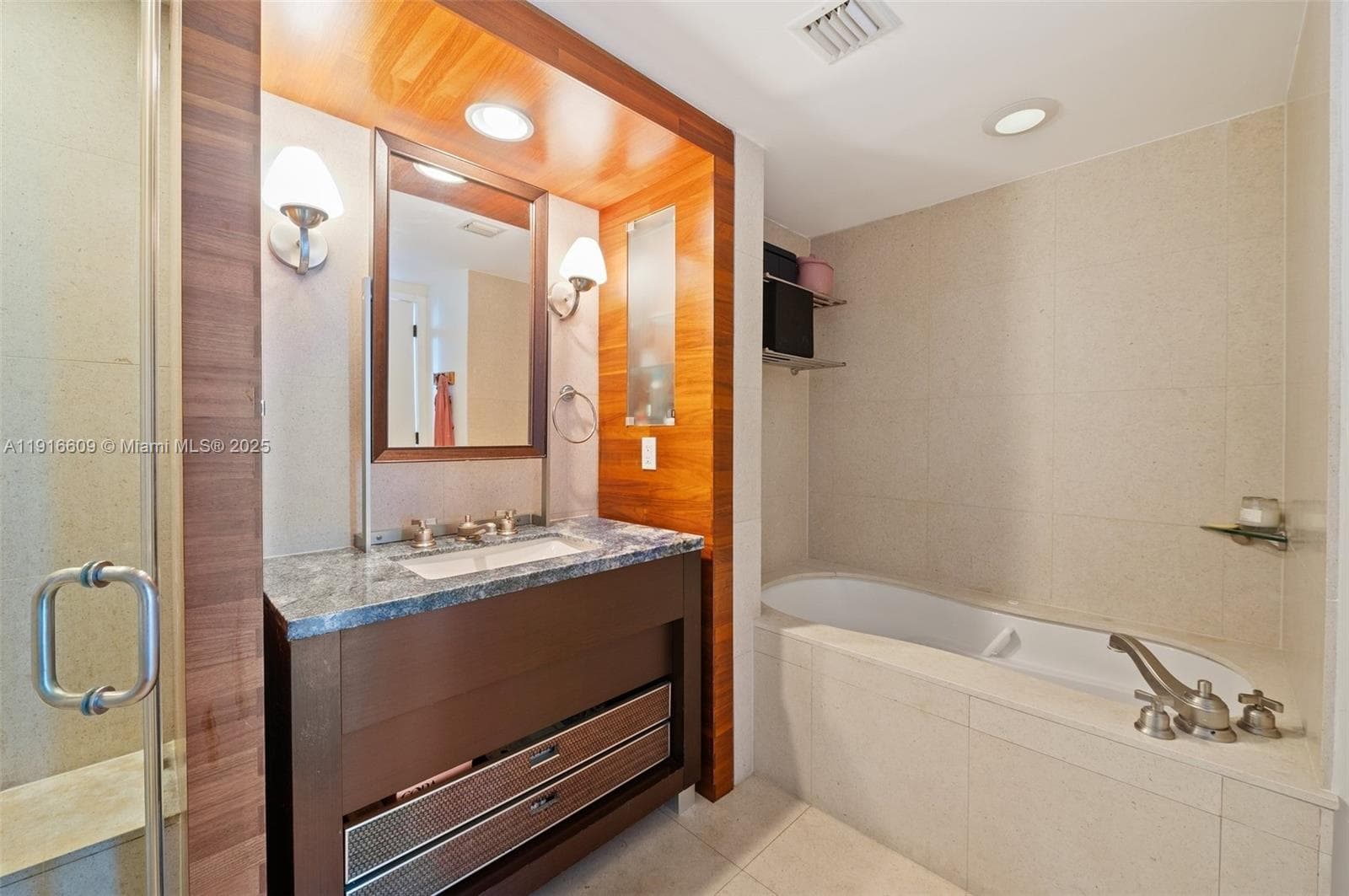 6801 Collins Ave PH06 photo 22